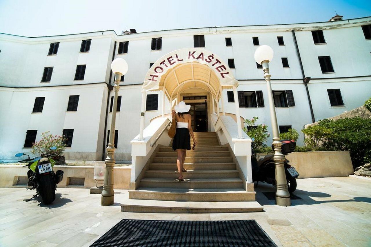 Hotel Kastel Crikvenica Exterior photo